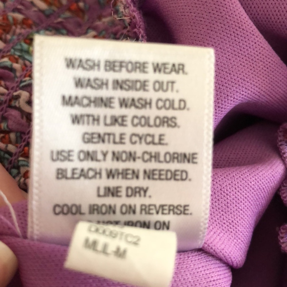DSigned sleeveless tops - Picture 12 of 13